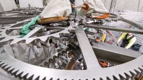 O Τζεφ Μπέζος κατασκευάζει το ρολόι των 10.000 ετών και... των 42 εκατ. δολ