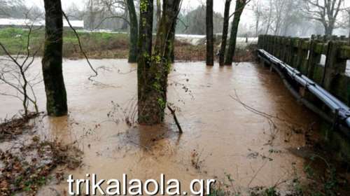 Υπερχείλισαν όλα τα ποτάμια στα Τρίκαλα, κινδυνεύουν χωριά