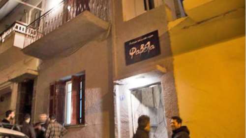 Τέσσερις τραυματίες από επίθεση στο στέκι «Φαβέλα» στον Πειραιά