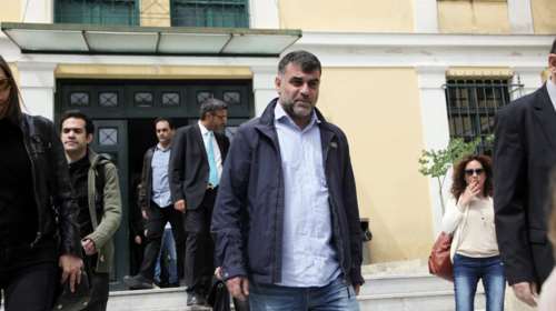 Ψάχνουν να συλλάβουν τον Κώστα Βαξεβάνη -  Για ποιο λόγο, τι γράφει ο ίδιος