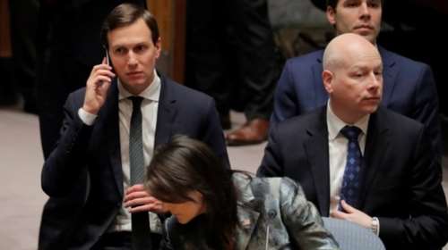 Πόρτα στον γαμπρό του Τραμπ από το μπρίφινγκ του πεθερού του