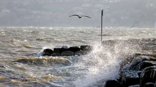 Ισχυροί άνεμοι, βροχές και χαμηλές θερμοκρασίες
