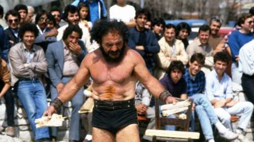 Σαμψών: η μεγάλη μοναξιά λυγίζει τον τελευταίο λαϊκό ήρωα