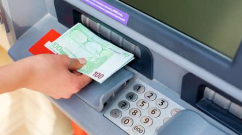 Αλλαγές στα capital controls: Νέο όριο ανάληψης τα 2.300 ευρώ μηνιαίως