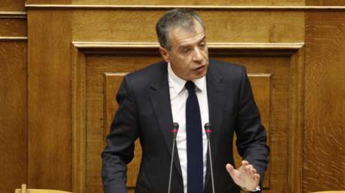 Στήριξη Θεοδωράκη στην αποποινικοποίηση της κάνναβης με μπηχτές για Κουβέλη