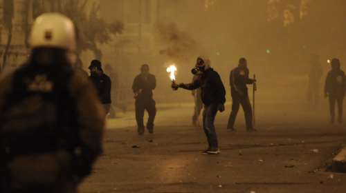 Γερμανικός Τύπος: Αναρχικοί ρημάζουν και καίνε στην Ελλάδα