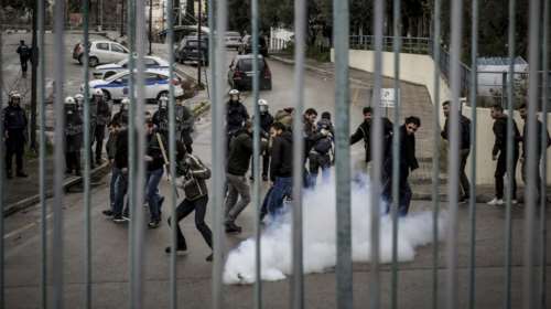 Eνταση &amp; δακρυγόνα στη συγκέντρωση εκπαιδευτικών στο Παιδείας