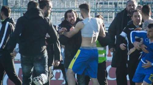 Αγριο ξύλο στην Τρίπολη μετά τον αγώνα με τον ΠΑΟΚ -vid