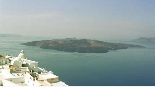 Δύο ελληνικά ηφαίστεια ανησυχούν τους επιστήμονες