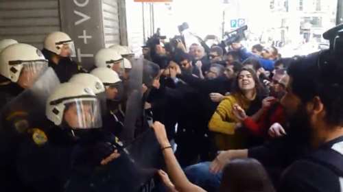 Κλωτσιές και γροθιές έξω από συμβολαιογραφείο στην Θεσσαλονίκη