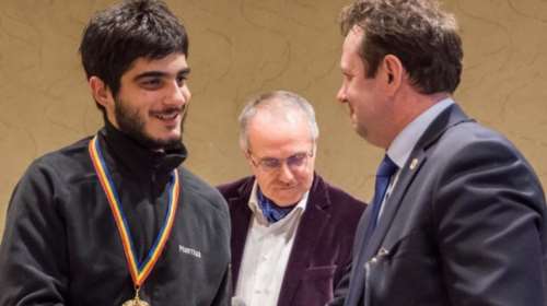 Γιώργος Καμπάνης: Κατέκτησε το χρυσό στη 12η Μαθηματική Ολυμπιάδα