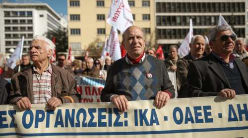 Συγκέντρωση και πορεία συνταξιούχων στο υπουργείο Εργασίας
