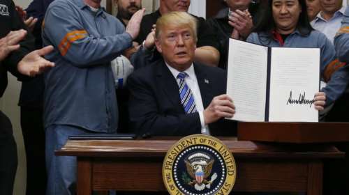 Στα πρόθυρα εμπορικού πολέμου: Πού οδηγούν οι δασμοί του Τραμπ