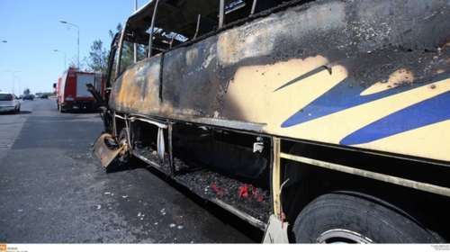 Ξέσπασε φωτιά σε τουριστικό λεωφορείο στη Θεσσαλονίκη