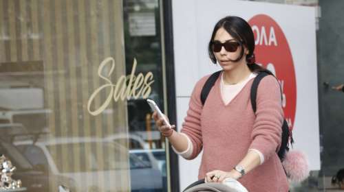 Ολυμπία Χοψονίδου: Βόλτες στα μαγαζιά με τη μεγάλη κόρη της Αιμιλία