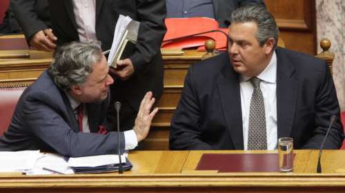 Κατρούγκαλος κατά Καμμένου: Δεν είναι όμηροι οι στρατιωτικοί