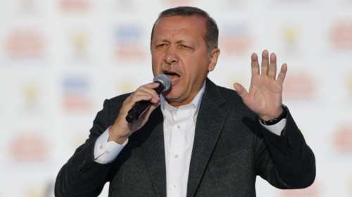 Ο Ερντογάν έκανε δημόσια το σήμα των &quot;γκρίζων λύκων&quot;