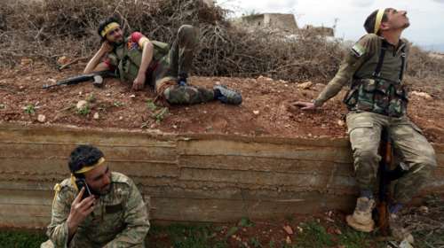 Τέσσερα χιλιόμετρα από το Αφρίν οι Τούρκοι - Προχωρά και ο Άσαντ