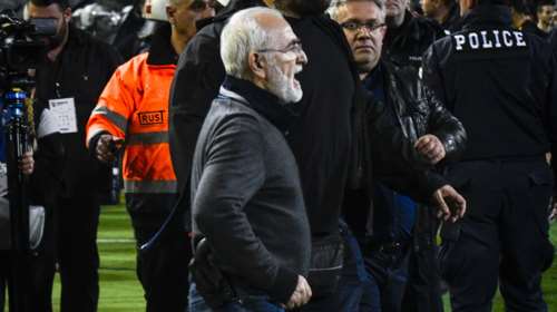 Εισέβαλε ο Σαββίδης στον αγωνιστικό χώρο στην Τούμπα