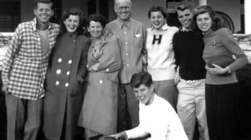 Οι Κένεντι ξανά στο προσκήνιο με νέο ντοκιμαντέρ