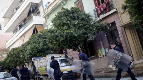 Καταδρομική προσπάθεια ανακατάληψης του κτιρίου στο Κουκάκι