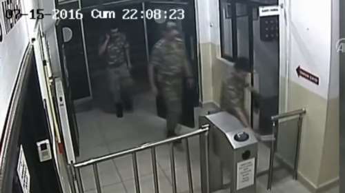 Τουρκικά ΜΜΕ: Βίντεο εμπλέκει τους «8» με το πραξικόπημα