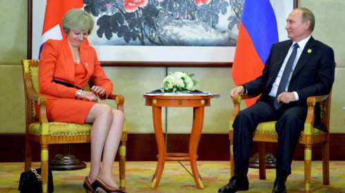 Μπρα-ντε-φερ Δύσης και Μόσχας με φόντο... παιχνίδια κατασκόπων