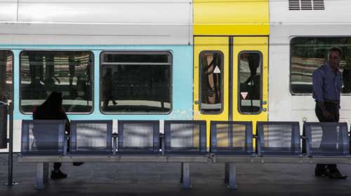 Πάτρα: Κατέβασαν ανήλικο από τον προαστιακό γιατί του έλειπαν 10 λεπτά