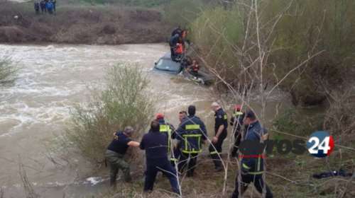 Εγκλωβισμένοι μετανάστες με παιδιά σε όχημα στον Έβρο (βίντεο)