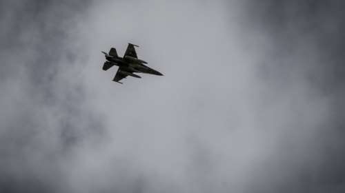 Μαχητικά αεροσκάφη πέταξαν πάνω από την Αθήνα [εικόνες]