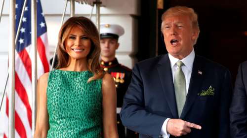 Ποιον γνωστό Ελληνα τραγουδιστή κάλεσε στον Λευκό Οίκο η Μελάνια [φωτο]