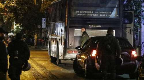 Επιτέθηκε με μπουνιές και κλωτσιές στους αστυνομικούς στα γραφεία του ΠΑΣΟΚ