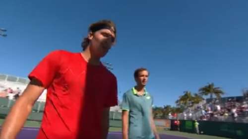 Ένταση Ρώσου παίκτη με τον Τσιτσιπά μετά την ήττα