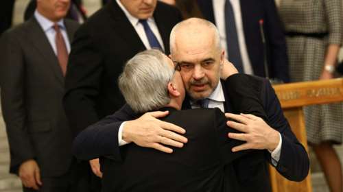 Εμμένει στα περί τσάμηδων και αποζημιώσεων ο Έντι Ράμα