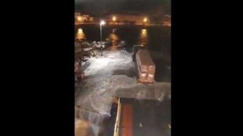 Θυελλώδεις άνεμοι και κύματα «έπνιξαν» τις Κυκλάδες [βιντεο]