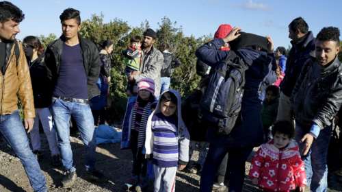 Spiegel: «Τώρα οι πρόσφυγες πεθαίνουν στα τουρκο-συριακά σύνορα»