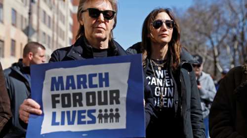 To «Σκαθάρι» κατέβηκε στους δρόμους κατά των όπλων