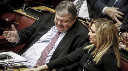 Ηχηρή διαφοροποίηση Βενιζέλου από Γεννηματά και Αλιβιζάτο για το Σύνταγμα