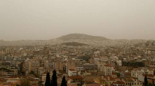 Αποπνικτική ατμόσφαιρα και στην Αθήνα από την αφρικανική σκόνη
