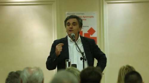 Τσακαλώτος: Για εμάς δεν είναι πανάκεια η μείωση των φόρων