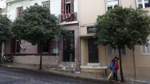 Αναρχικοί επανακατέλαβαν το κτίριο της Ματρόζου