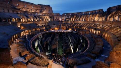 Οικογένεια από τη Συρία θα μεταφέρει τον Σταυρό στο Κολοσσαίο - Eικόνες