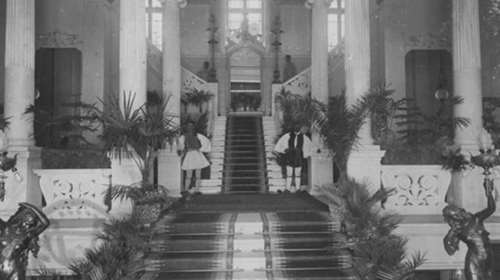 Το Ξιφίρ Φαλέρ της Α. Κακούρη ξανά στα βιβλιοπωλεία