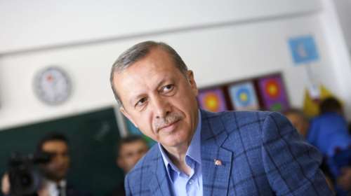 El Pais: Η σκιά του Ερντογάν απλώνεται σαν μελάνι πάνω από τα Βαλκάνια