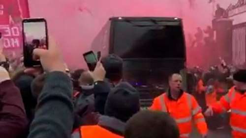 Οπαδοί της Λίβερπουλ πέταξαν μπουκάλια στο πούλμαν της Σίτι (βίντεο)