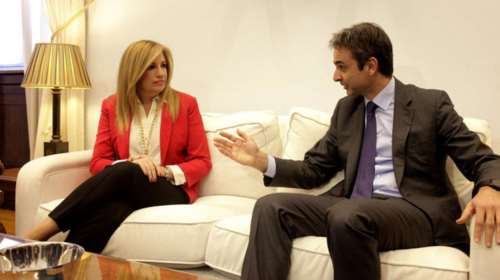 Απίστευτο και όμως αληθινό: Ξέσπασε καυγάς ...ΝΔ - ΠΑΣΟΚ για το Σύνταγμα