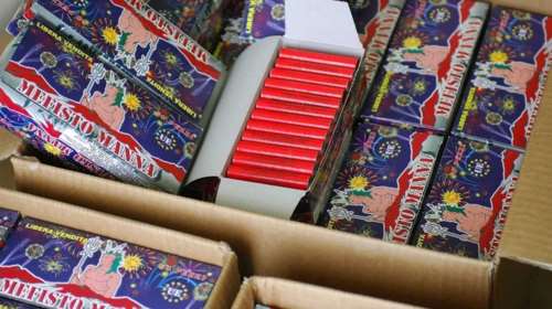 Μπαράζ συλλήψεων ανά την Ελλάδα για χιλιάδες κροτίδες