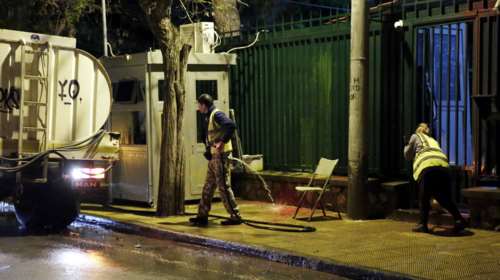 Ο Ρουβίκωνας κυκλοφορεί με λεωφορεία και η αστυνομία ...θεατής