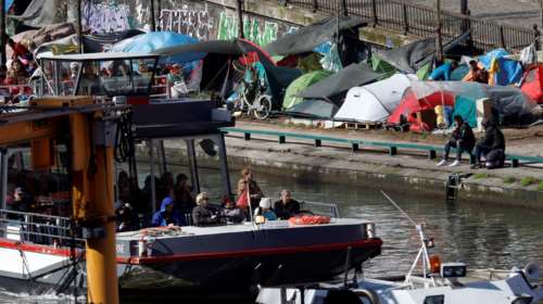 Συμβαίνουν και εις Παρισίους...