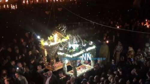 Αποκολλήθηκε τρούλος επιταφίου στη Ναύπακτο - Ένας τραυματίας (βίντεο)